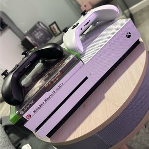 Xbox series S 1TB with 2 controllers and 2 games